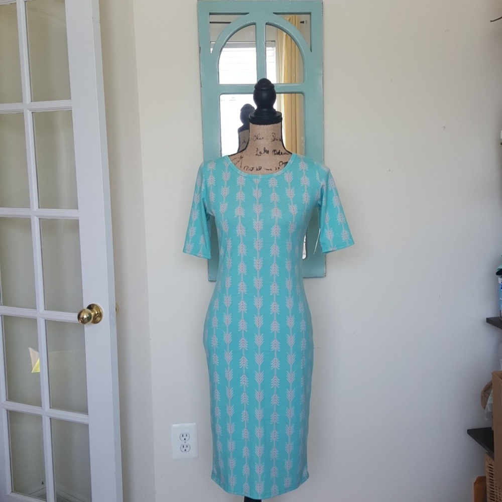 Lularoe stunning Arrow Julia NWT - Picture 1 of 3